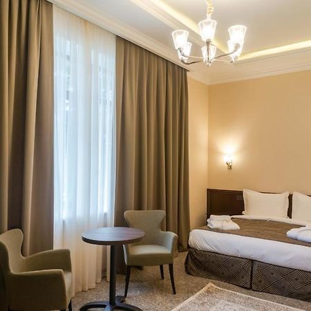 Royal Plus Hotel Алматы Экстерьер фото