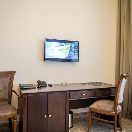 Royal Plus Hotel Алматы Экстерьер фото