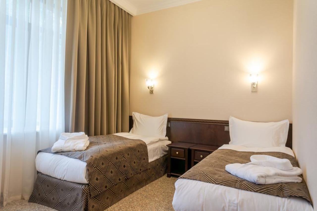 Royal Plus Hotel Алматы Экстерьер фото