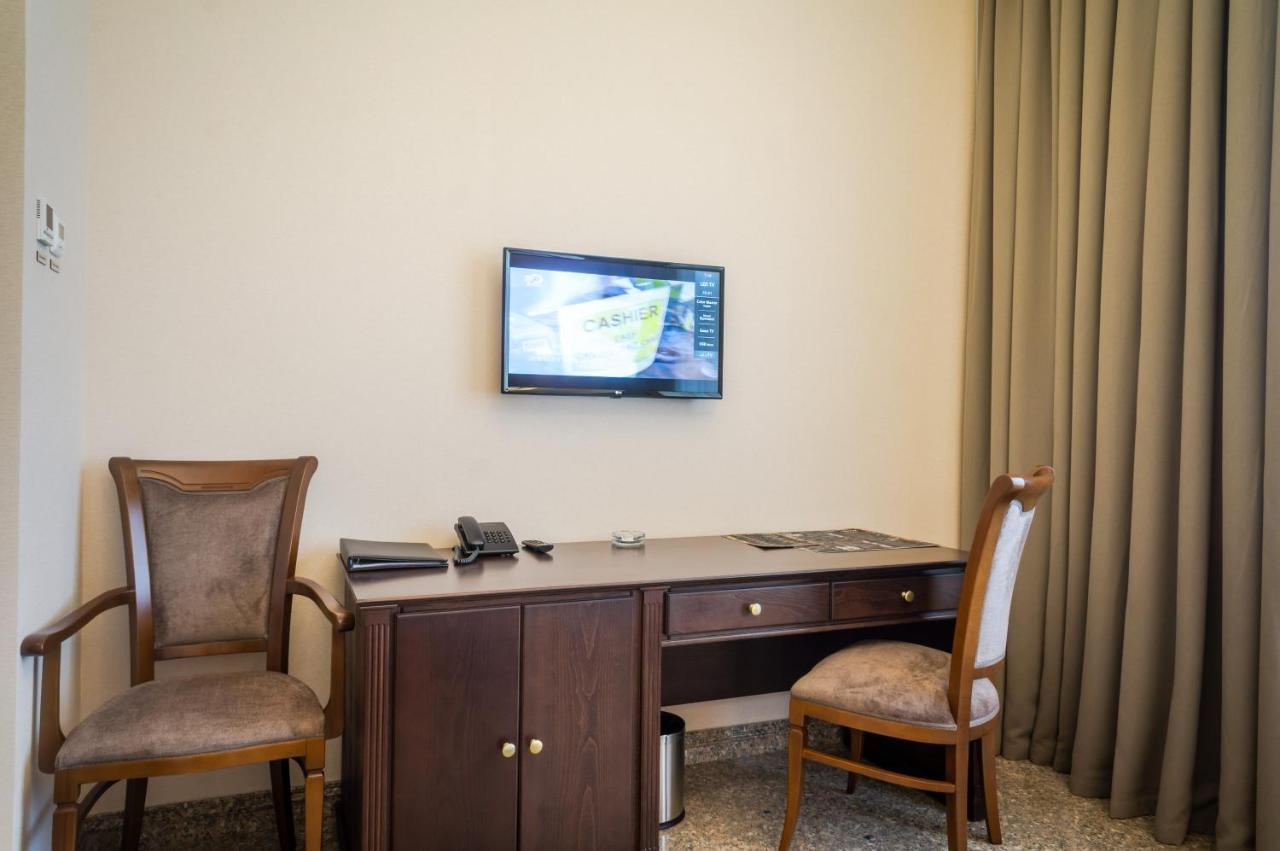 Royal Plus Hotel Алматы Экстерьер фото