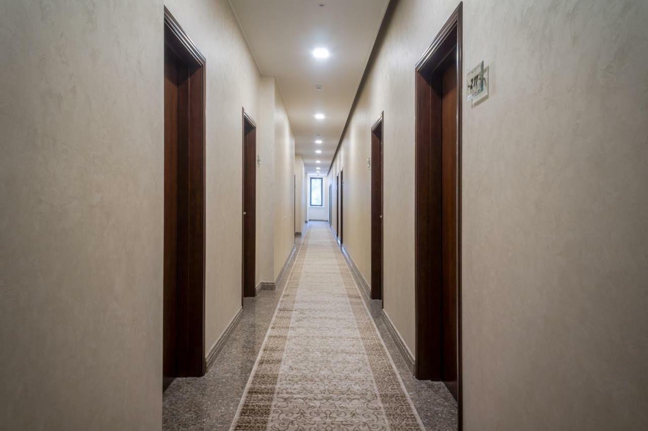 Royal Plus Hotel Алматы Экстерьер фото